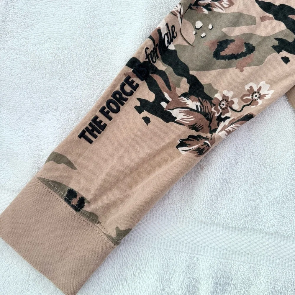 Nike Camo Force is Female Floral Long Sleeve Top Size M 100%‎ Cotton